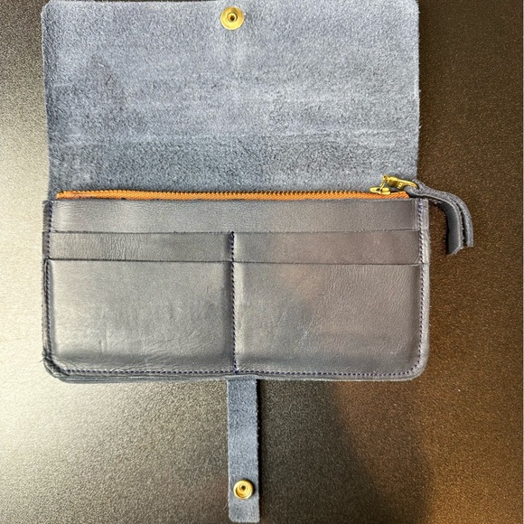 Navy handmade leather wallet.  I think it is an early Able wallet.  Excellent. - Picture 3 of 6